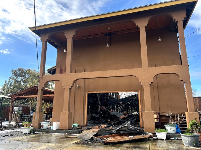 Hiện trường vụ cháy chùa Duyen Giac ở San Jose, hạt Santa Clara, bang California, ngày 5/1. Ảnh: KQED