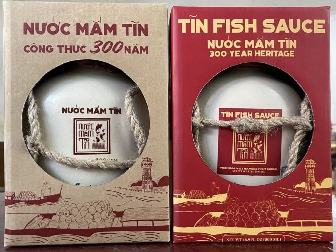 Nước mẵm Tĩn Phan Thiết đóng trong bình gốm xuất sang Mỹ. Ảnh: Khải Nguiyên