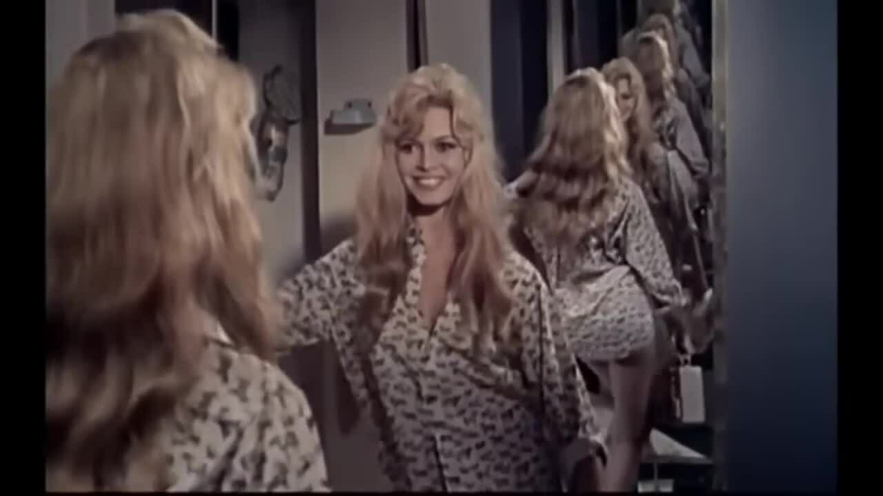Vẻ đẹp thời trẻ của minh tinh Brigitte Bardot