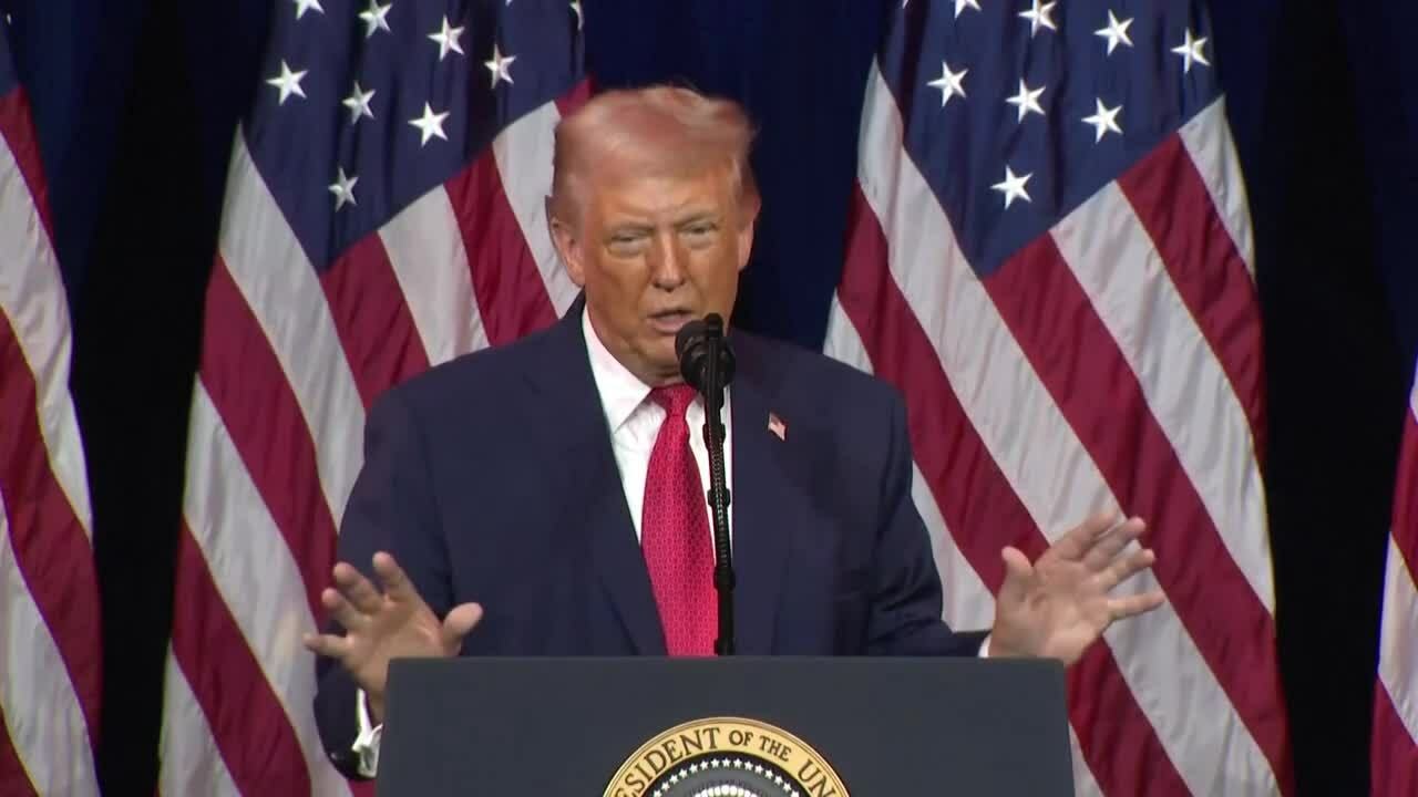 Ông Trump kể chuyện cãi vợ vì điệu nhảy YMCA