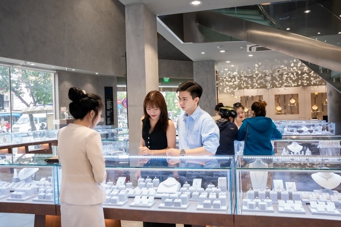 Giá vàng giảm trở lại , PNJ thay đổi chính sách thu mua mới ngày 7 - 1 - Ảnh 2.