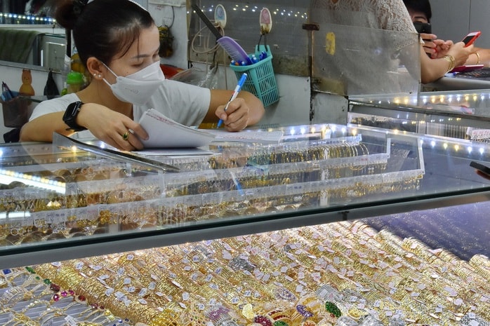 Giá vàng hôm nay 7-1: Tiếp tục đi lên - Ảnh 1.