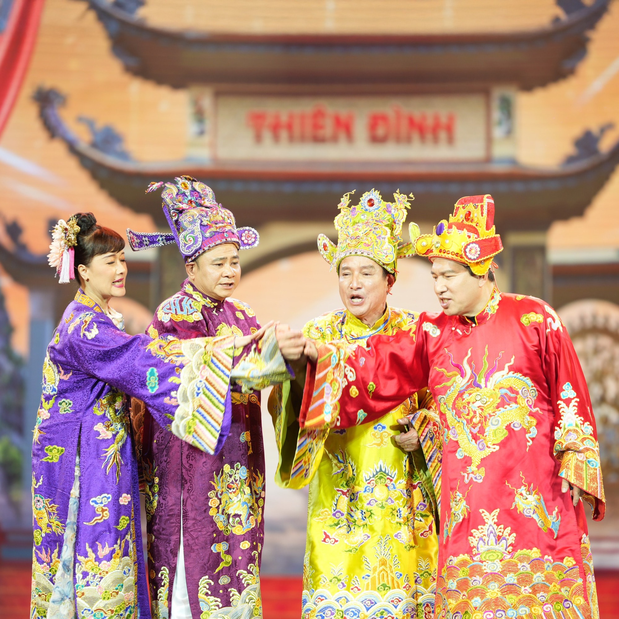 Vân Dung thổn thức làm thơ 'tạm biệt' Táo Quân sau 20 năm gắn bó- Ảnh 2.