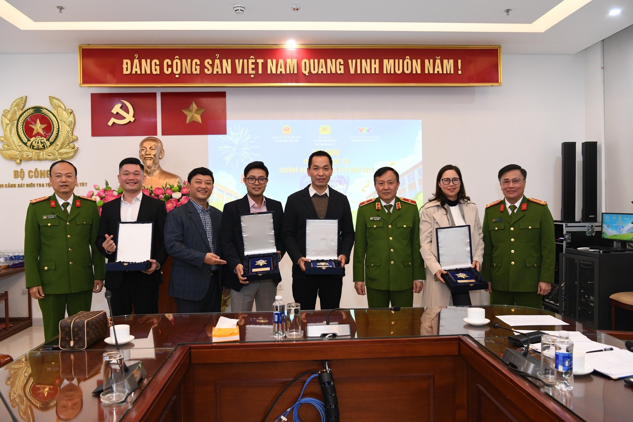 Fanpage của Cục Cảnh sát điều tra tội phạm về ma túy đã cập nhật thêm bức ảnh sau bài đăng gây 