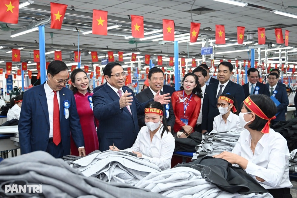 Thủ tướng: May 10 phải phấn đấu trở thành tập đoàn thời trang quốc tế - 7