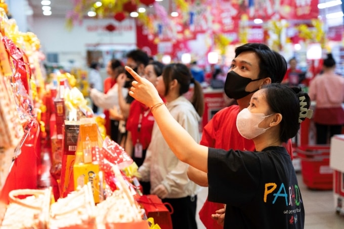 Gian hàng quà Tết hiện được nhiều người tiêu dùng ở mọi lứa tuổi quan tâm. Ảnh: Central Retail