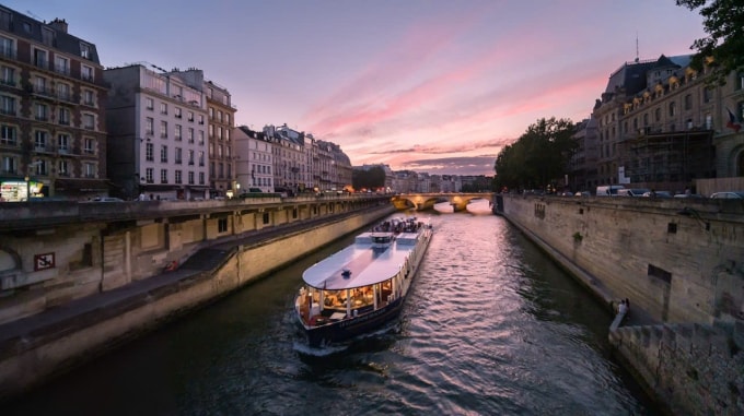 Khung cảnh thơ mộng ở sông Senie, Paris. Năm 1991, hai bên bờ sông được UNESCO công nhận là di sản văn hóa thế giới. Ảnh: Ludwig Wallendorff