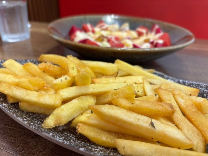 Món ăn nhiều dầu mỡ làm tăng áp lực cho gan. Anh Chi