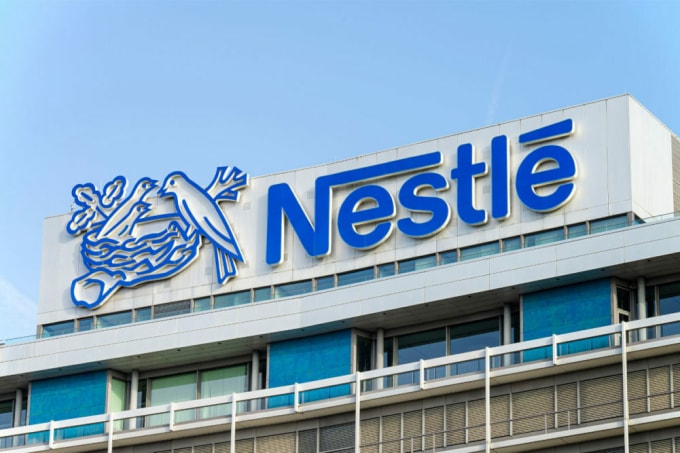 Nestlé đang mở rộng thu hồi sản phẩm sữa bột cho trẻ em nghi nhiễm độc trên toàn cầu. Ảnh: Independent