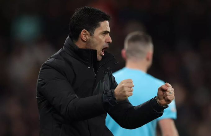 HLV Mikel Arteta ăn mừng trong trận Arsenal thắng Bournemouth 3-2 ở vòng 20 Ngoại hạng Anh trên sân Vitality, Boscombe, ngoại ô Bournemouth, Dorset, Anh ngày 3/1/2026. Ảnh: AMA