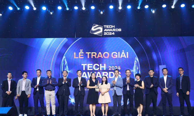 Các đại diện nhận giải thưởng tại Tech Awards 2024. Ảnh: Quỳnh Trần