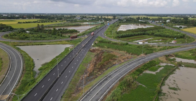 Cao tốc Lộ Tẻ - Rạch Sỏi sau 1 năm nâng cấp. Ảnh: An Bình