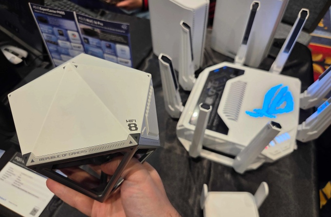 Asus ROG NeoCore Wi-Fi 8. Ảnh: The Verge