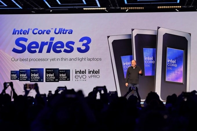 Đại diện Intel công bố dòng chip Core Ultra Series 3 mới nhất tại CES 2026. Ảnh: Intel