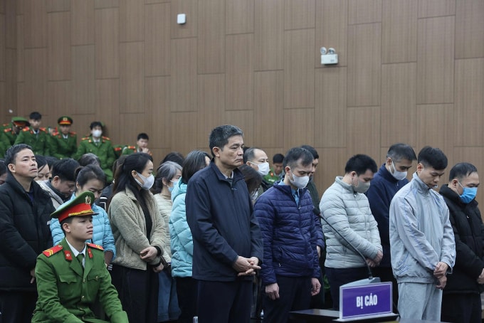 Các bị cáo tại tòa, sáng 8/1. Ảnh: Linh Đan