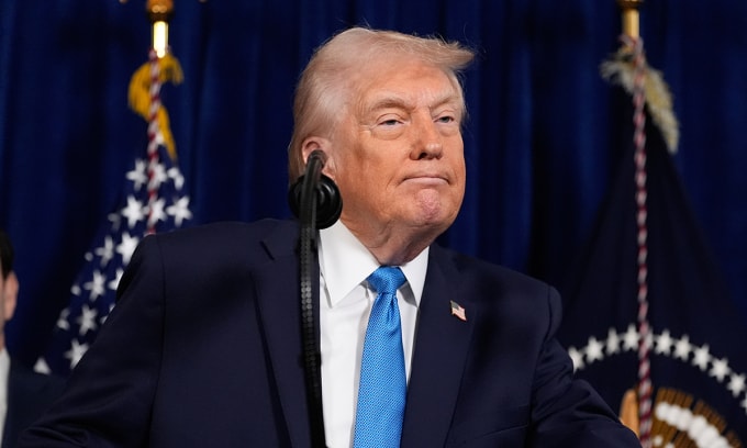 Tổng thống Trump trong cuộc họp báo tại dinh thự Mar-a-Lago, bang Florida ngày 3/1. Ảnh: AP