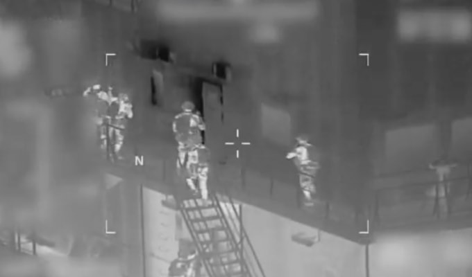 Đặc nhiệm Mỹ đổ bộ lên tàu dầu Marinera trên vùng biển giữa Iceland và Anh. Ảnh: X/Sec_Noem