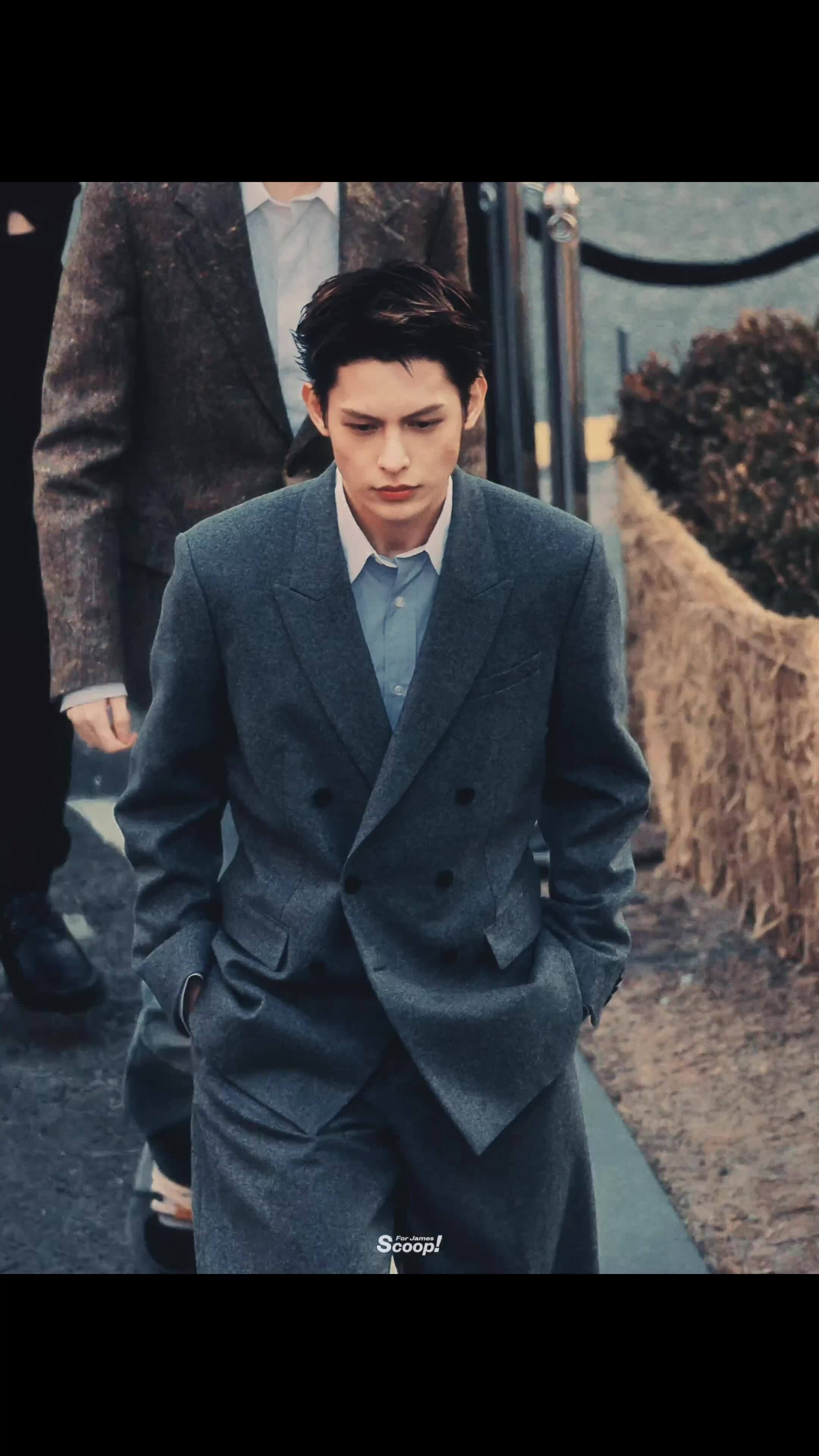 James nhóm Cortis gây chú ý khi dự sự kiện thời trang