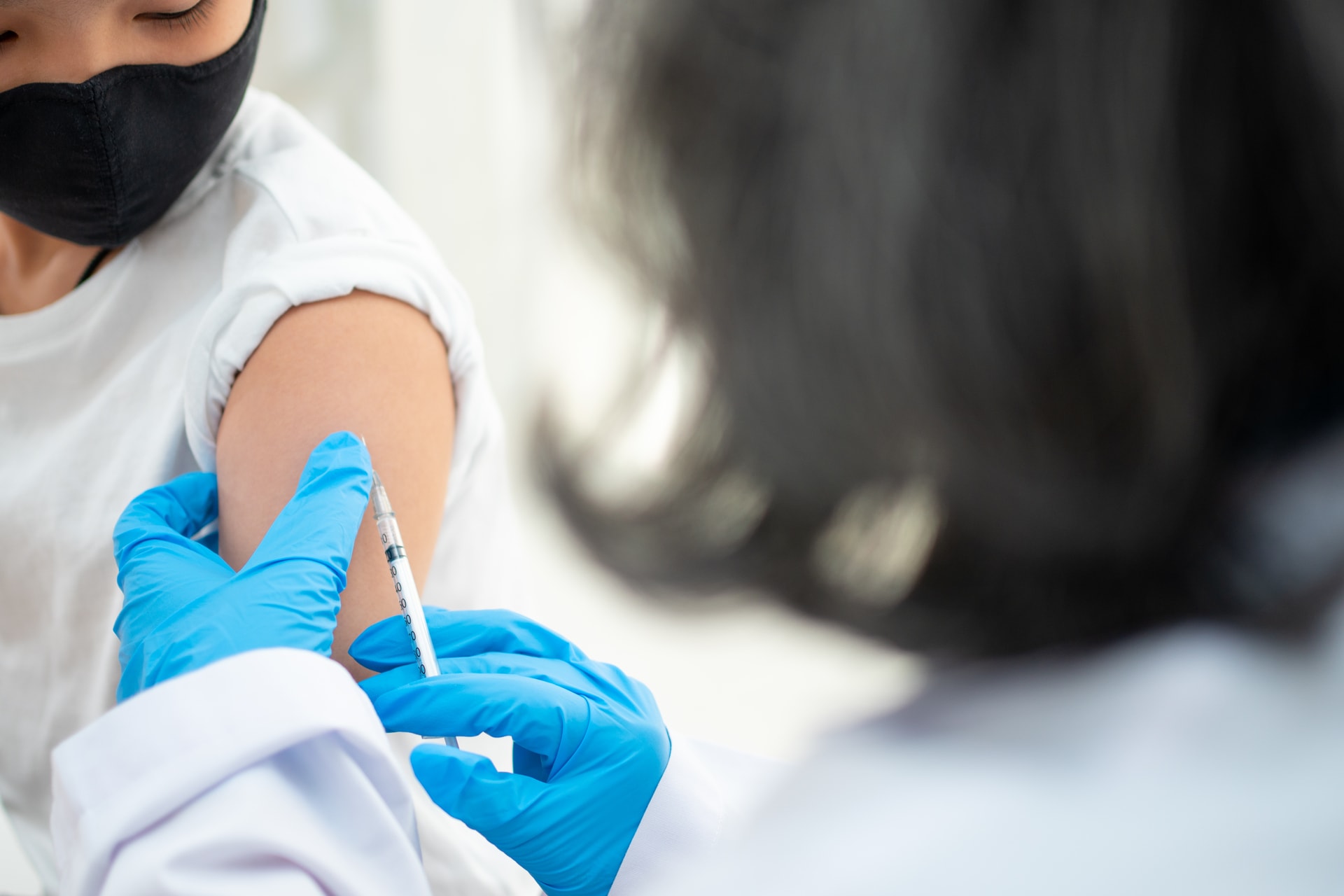 Vì sao trẻ em cần tiêm nhiều vaccine?