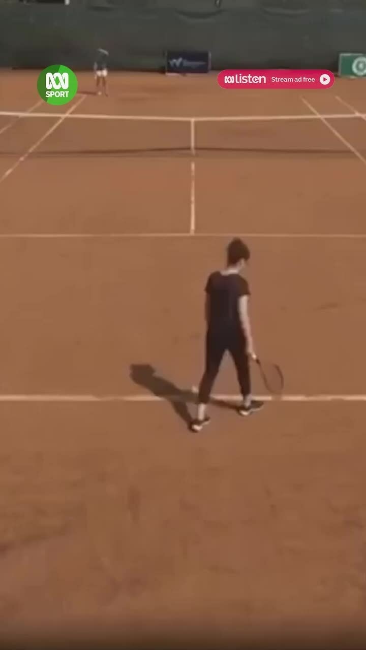 Xuất hiện tay vợt chuyên nghiệp tệ nhất lịch sử