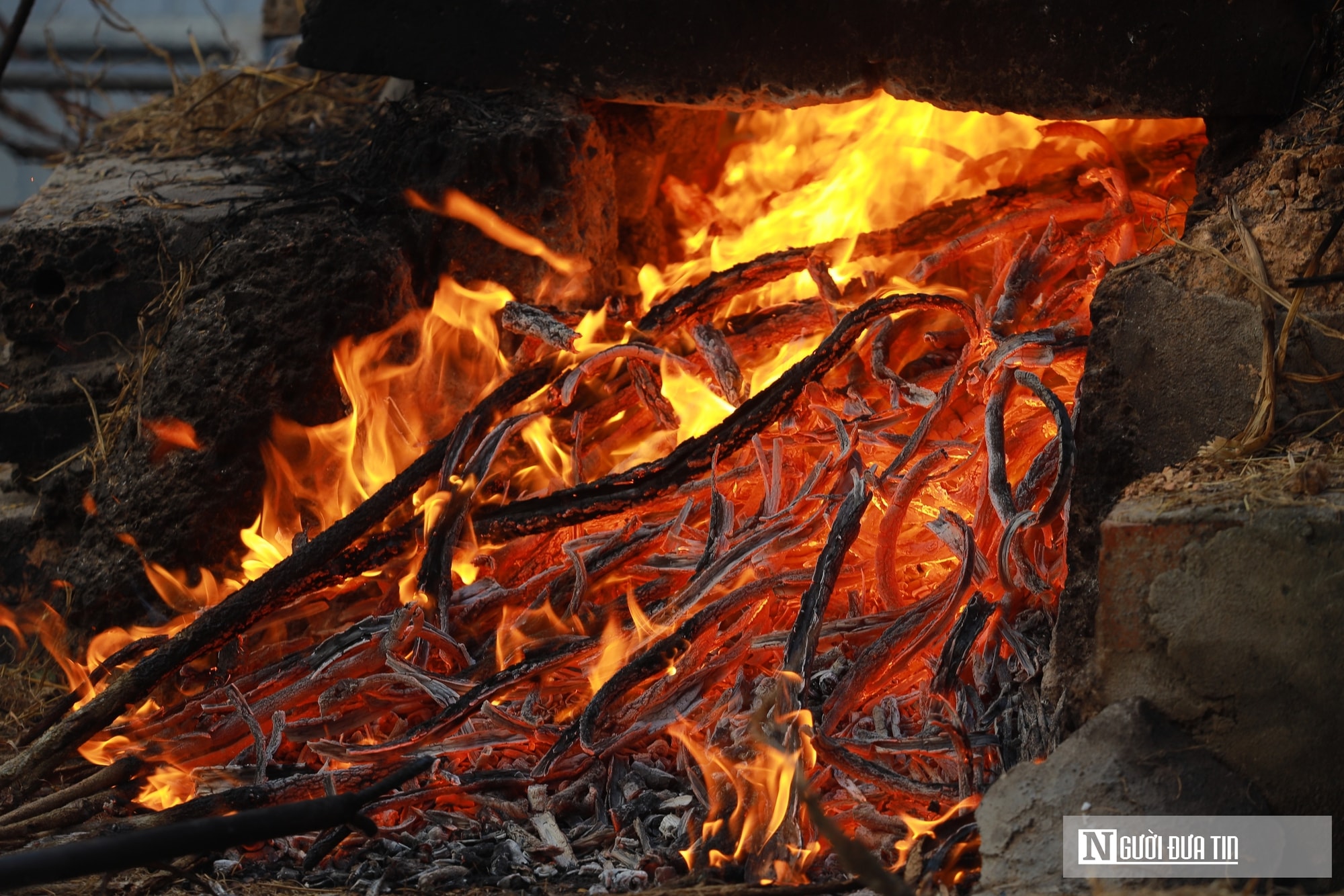 Độc đáo làng nghề truyền thống hơn 300 năm tuổi “cứ đỏ lửa là có tiền” - Ảnh 11.