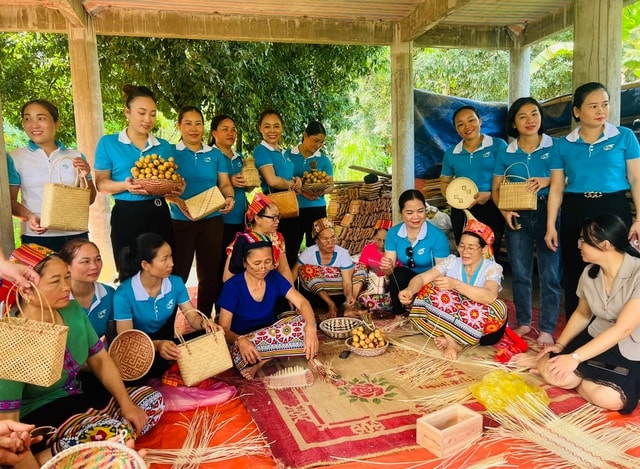 Ứng dụng khoa học công nghệ, phụ nữ dân tộc thiểu số tự tin bước vào kỷ nguyên mới - Ảnh 1.