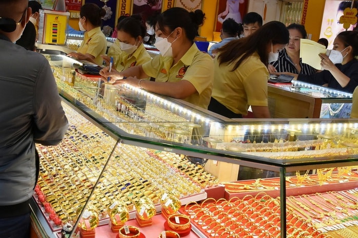 Giá vàng hôm nay 8-1: Bắt đầu sụt giảm - Ảnh 1.