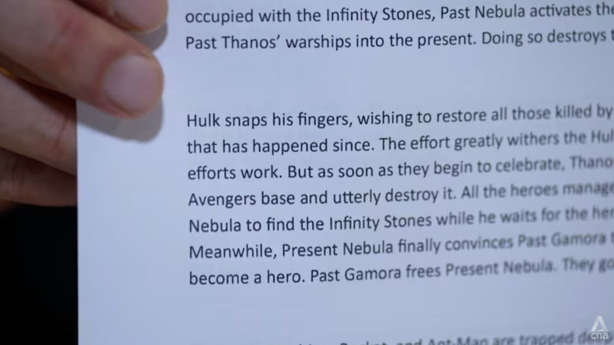 Roger viết một bài đánh giá về bộ phim Avengers: Endgame cho tù nhân. (Nguồn: CNA)