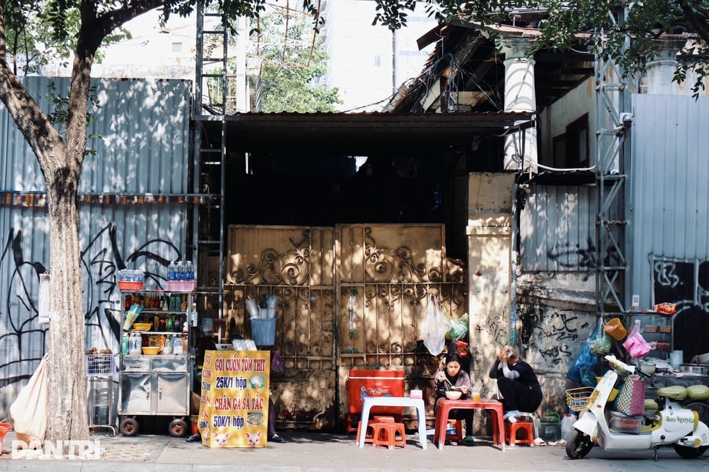 Hẻm ăn vặt Hai Bà Trưng nổi tiếng ở TPHCM đóng cửa sau 12 năm hoạt động - 1