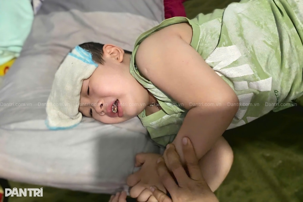 Mẹ đơn thân giành giật sự sống cho con trai mắc bệnh hiểm nghèo - 3