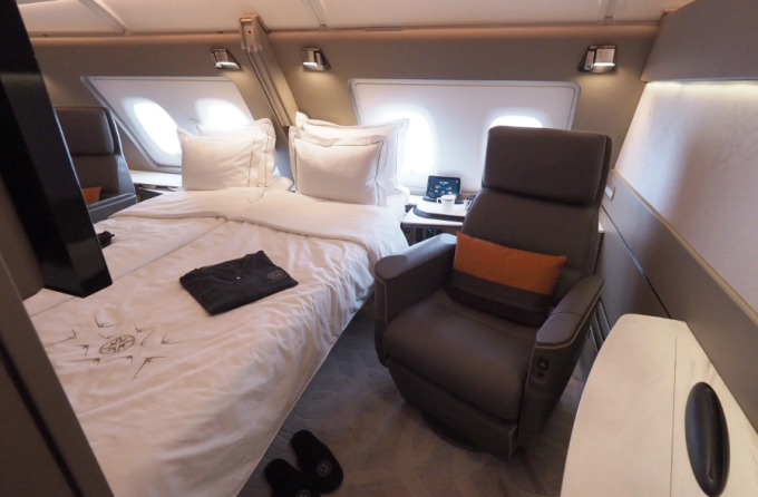 Khoang hạng nhất của hãng Singapore Airlines hiện nay. Ảnh: Point Guys