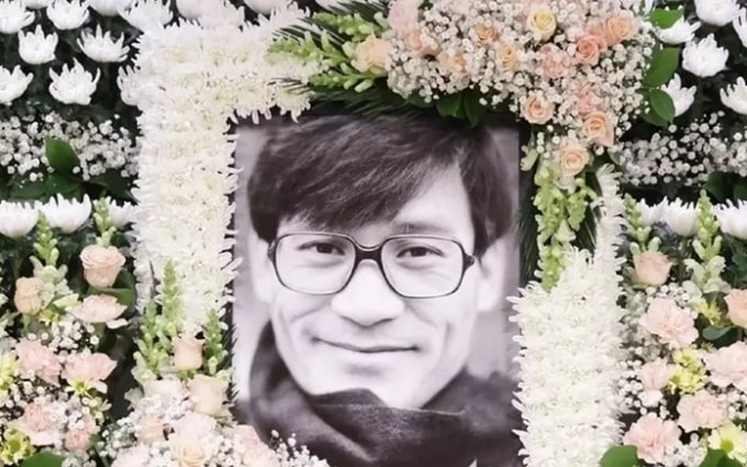 Di ảnh nghệ sĩ Ahn Sung Ki. Ảnh: News1