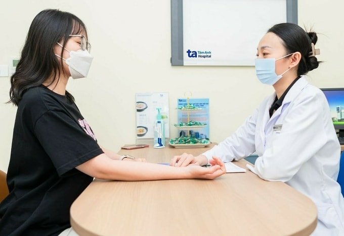 Bác sĩ Huyền Vân tư vấn cho người bệnh. Ảnh minh họa: Bệnh viện Đa khoa Tâm Anh