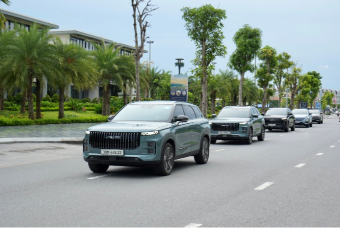 Jaecoo J7 và Omoda C5 trên đường phố. Ảnh: O&J