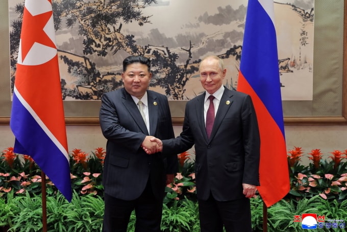 Lãnh đạo Triều Tiên Kim Jong-un (trái) và Tổng thống Nga Vladimir Putin tại Bắc Kinh hồi tháng 9/2025. Ảnh: Reuters