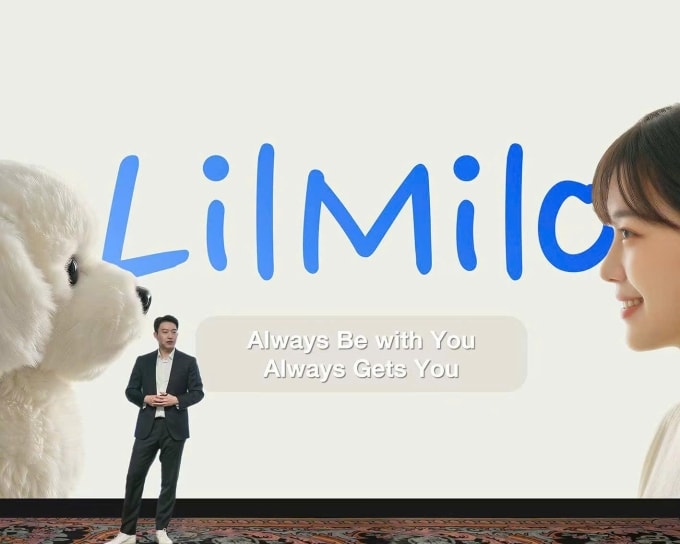 Đại diện hãng giới thiệu robot thú cưng LilMilo tại CES. Ảnh: Ecovacs
