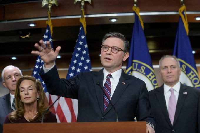 Chủ tịch Hạ viện Mỹ Mike Johnson phát biểu trong họp báo ở Điện Capitol, ngày 7/1. Ảnh: AP