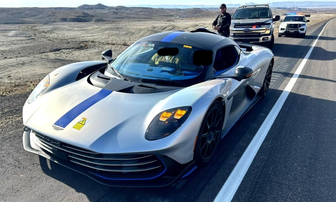 Cảnh sát bang Utah dừng một xe có dấu hiệu vi phạm giao thông, tháng 11/2025. Ảnh: Emery County Sheriff’s Office