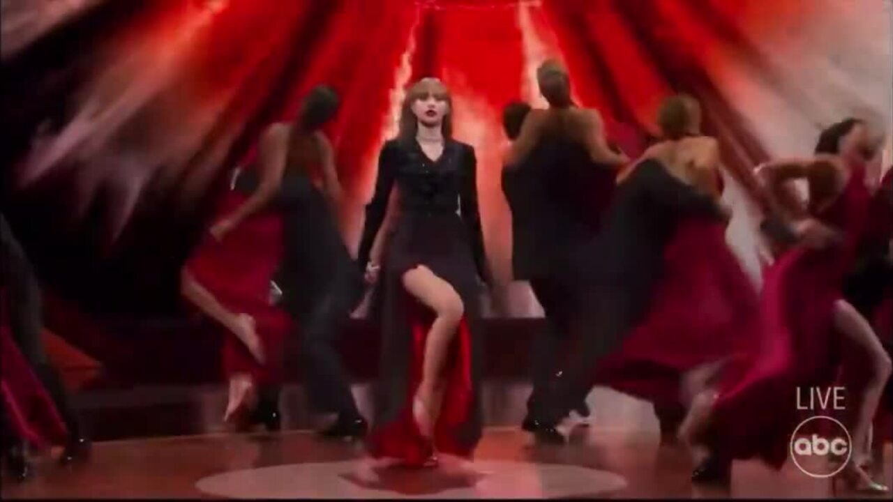 Lisa diễn ở Oscar 2025