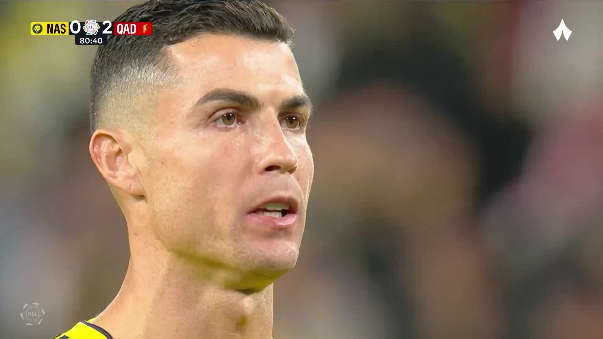 Ronaldo ghi bàn phạt đền