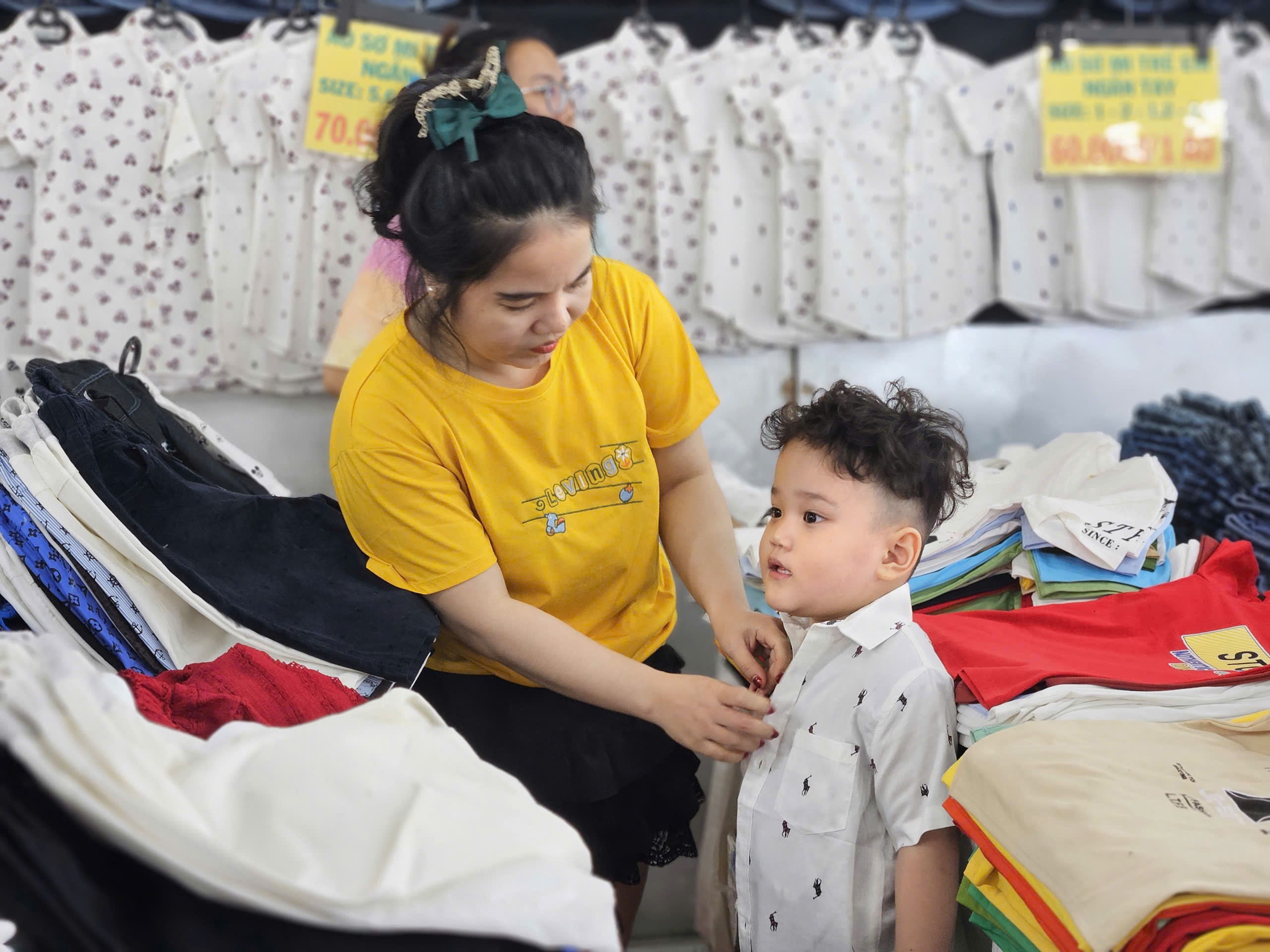 Sắm Tết "giá hời", ăn uống thả ga tại Hội chợ quy mô lớn nhất xã Bà Điểm - Ảnh 6.