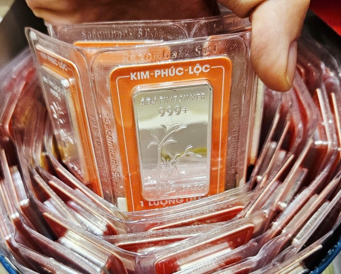 Giá bạc hôm nay 9 - 1: Giảm nhanh hơn vàng , vượt mốc 3 triệu đồng / lượng - Ảnh 2.