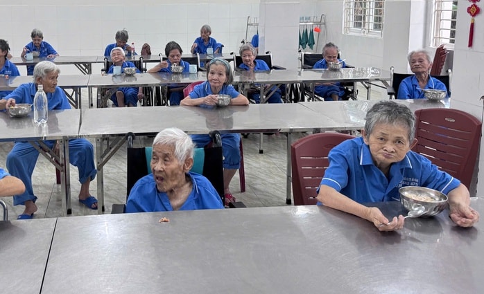 Đà Nẵng triển khai chính sách chúc thọ tặng quà cho người tròn 100 tuổi - Ảnh 1.