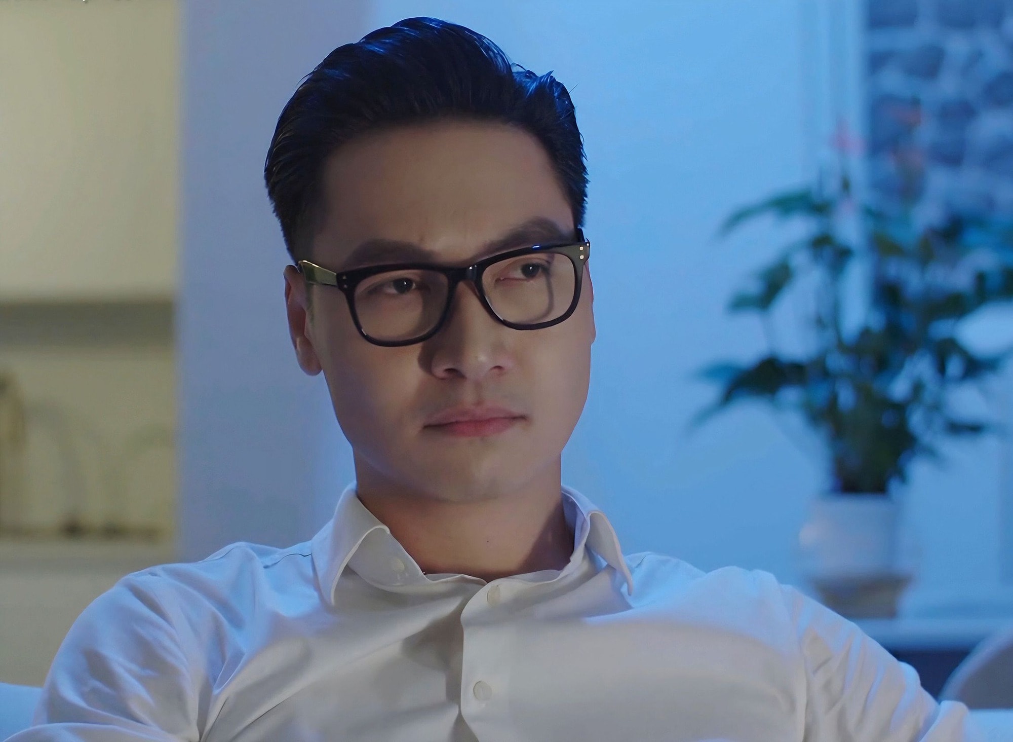 Phạm Ngọc Triển - Chánh văn phòng UBND tỉnh trong 'Lằn ranh' có đời thực ra sao ở tuổi 40?- Ảnh 2. Phạm Ngọc Triển - Chánh văn phòng UBND tỉnh trong 'Lằn ranh' có đời thực ra sao ở tuổi 40?- Ảnh 2.