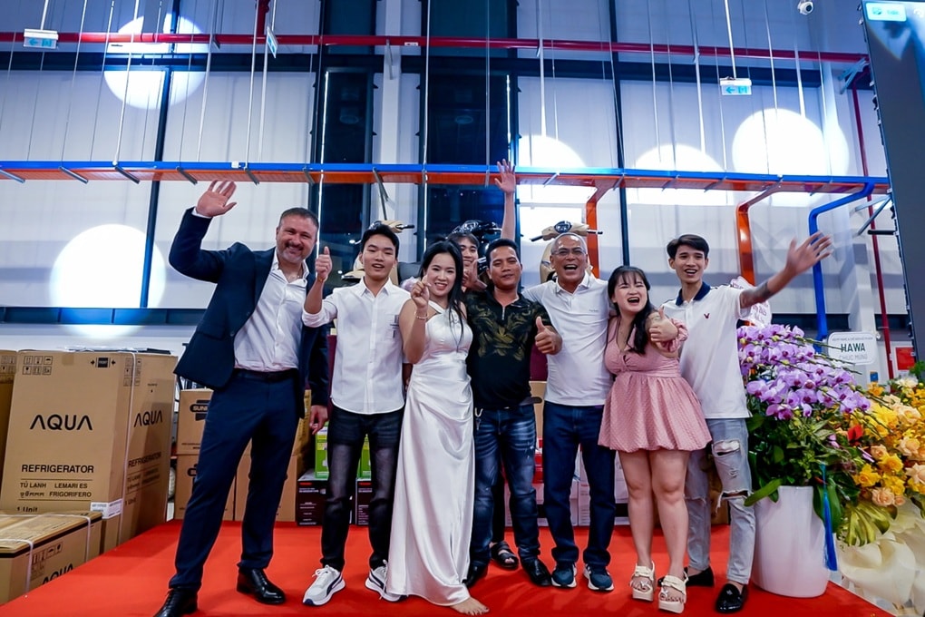 Ăn tiệc tất niên, người đàn ông ở TPHCM trúng thưởng xe ô tô - 2