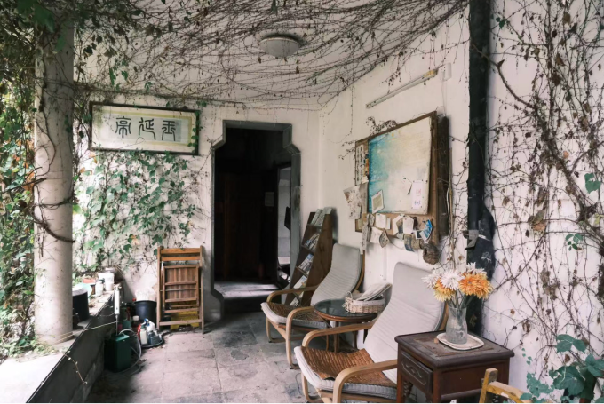 Khu vực chung bên trong ký túc xá của Xiaohai, Tô Châu, tỉnh Giang Tô, tháng 10/2025. Ảnh: Chen Yiru/Sixth Tone