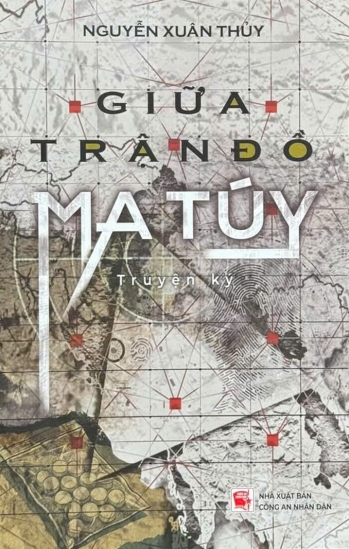 Bìa Giữa trận đồ ma túy, sách 286 trang, NXB Công an nhân dân phát hành. Ảnh: NXB Công an nhân dân