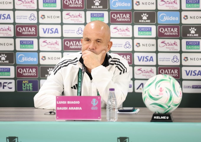 HLV Luigi Di Biagio tham dự họp báo tại VCK U23 châu Á 2026. Ảnh: AFC