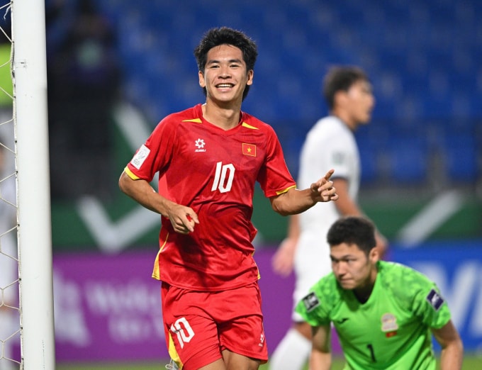 Tiền đạo Lê Văn Thuận mừng sau khi Việt Nam ấn định thắng lợi 2-1 trước Kyrgyzstan ở lượt hai bảng A, VCK U23 châu Á trên sân King Abdullah Sports City Hall, thành phố Jeddah, Arab Saudi ngày 9/1/2026. Ảnh: AFC