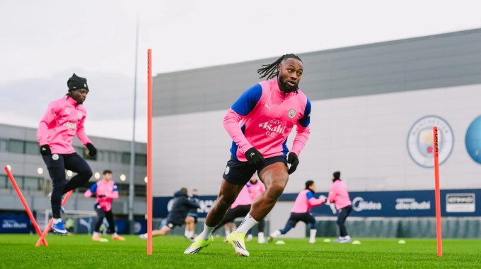 Antoine Semenyo tập buổi đầu tiên ngay sau khi ký hợp đồng. Ảnh: Man City